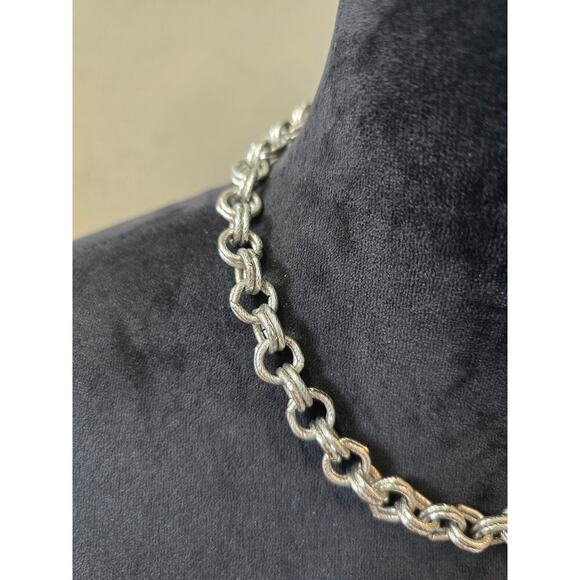 Women's Textured Chain Necklace With Lobster Clasp Elegant Statement Jewelry - Picture 5 of 6